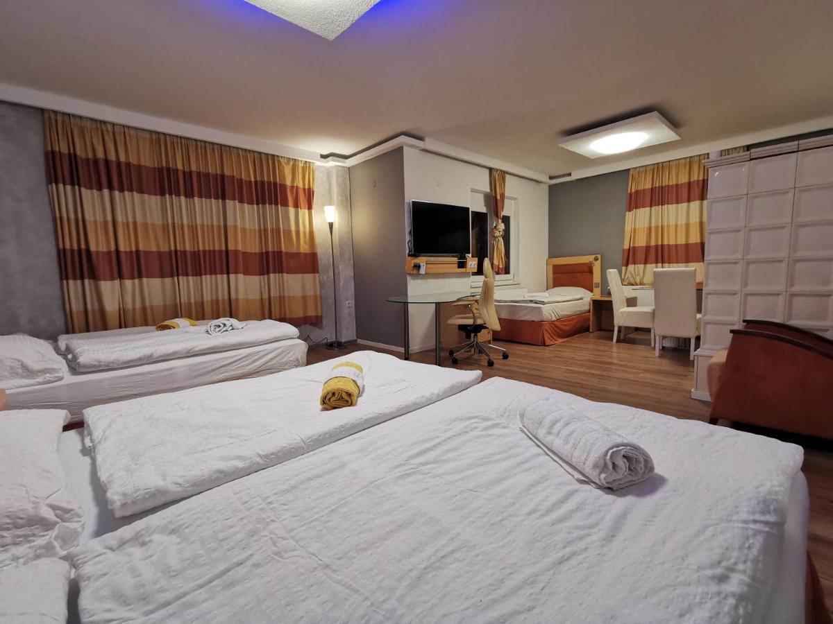 Pension Foehrenhain Gerasdorf bei Wien Exterior foto
