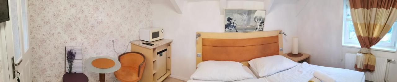Pension Foehrenhain Gerasdorf bei Wien Exterior foto
